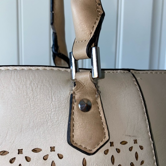Guess purse - Picture 4 of 5